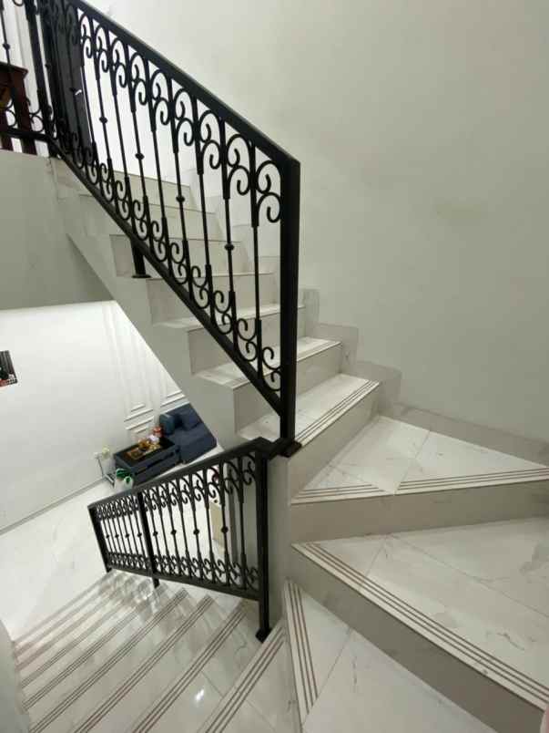 over kredit 85jt rumah 2 lantai dekat gdc depok