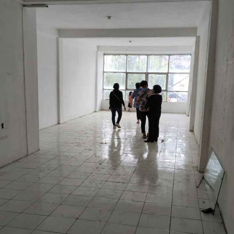 ruko 3 lantai di rawamangun jakarta timur
