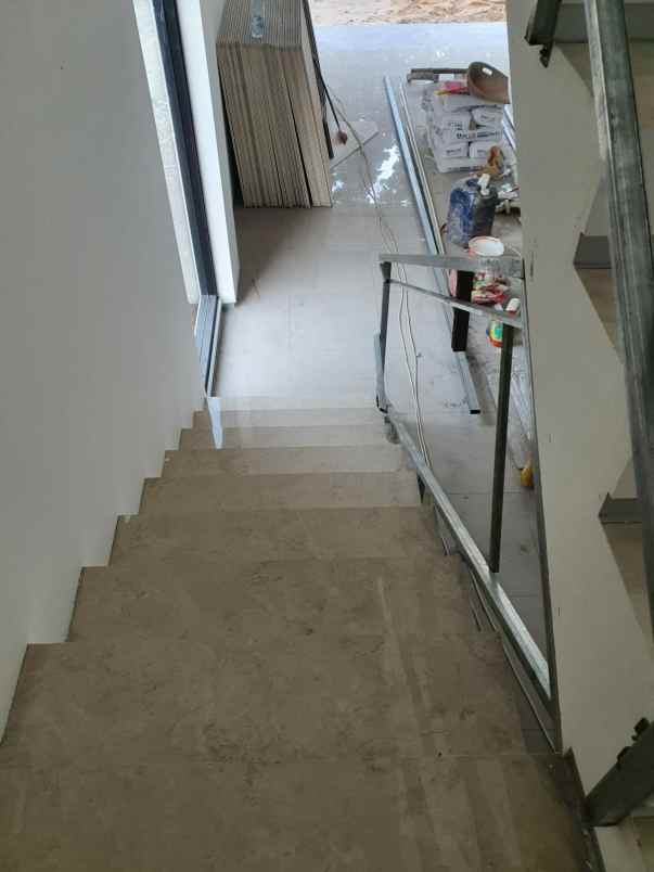 ruko baru 3 lantai dijual di jagakarsa