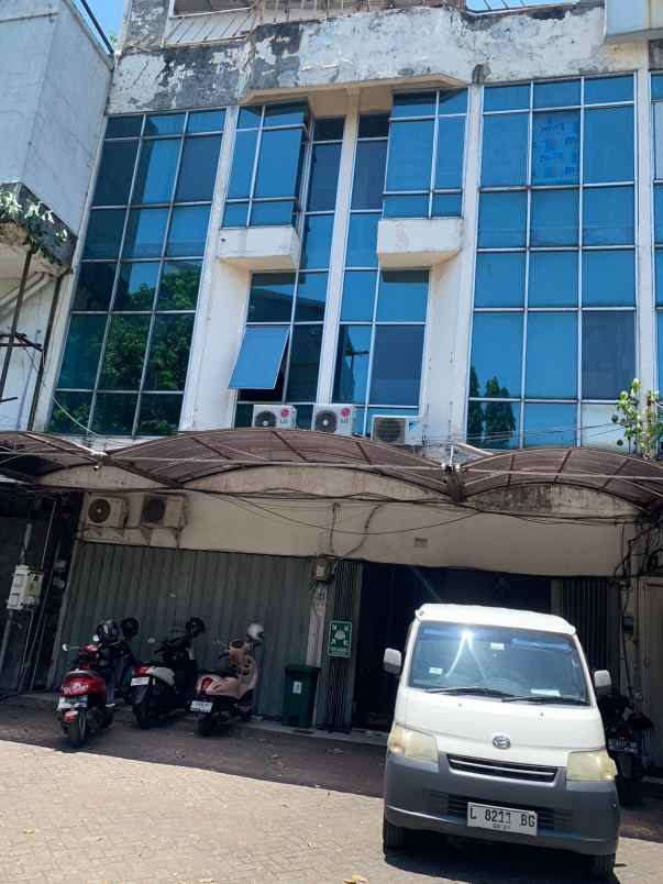 ruko jemursari 2 ruko gandeng ada halaman parkir