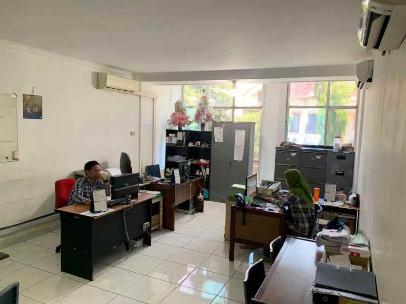 ruko jemursari 2 ruko gandeng ada halaman parkir