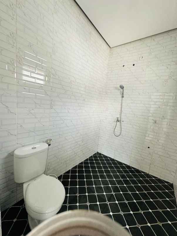 rumah 2 lantai cibinong bogor siap huni