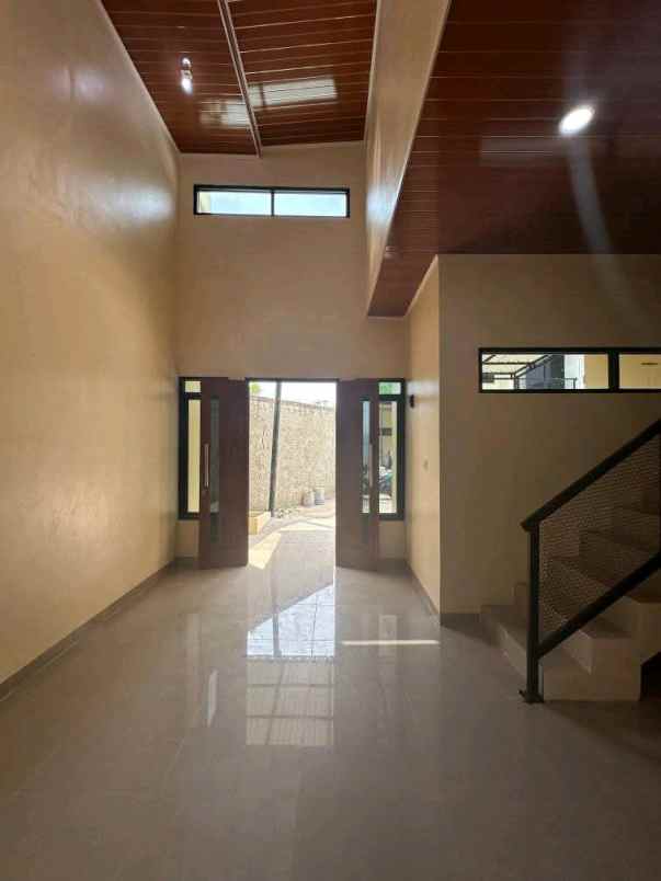 rumah 2 lantai cibinong bogor siap huni