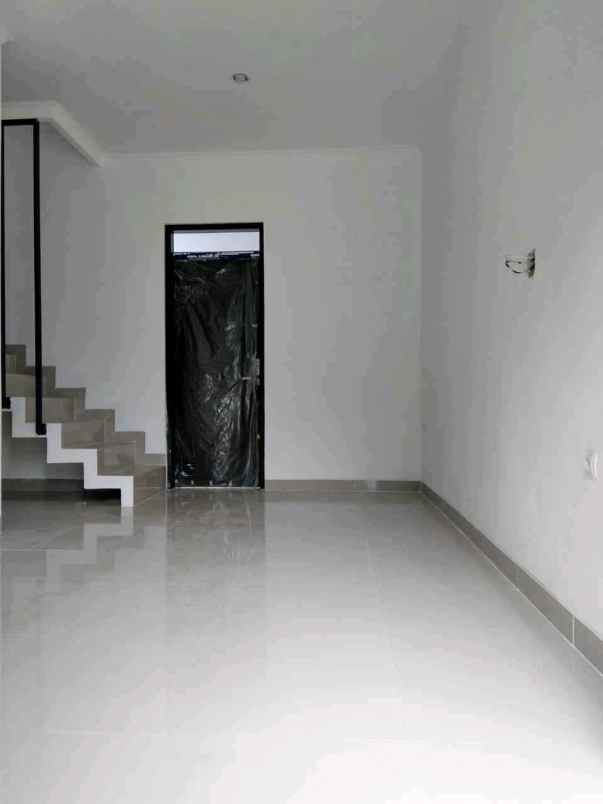 rumah 2 lantai jatisampurna bekasi siap huni