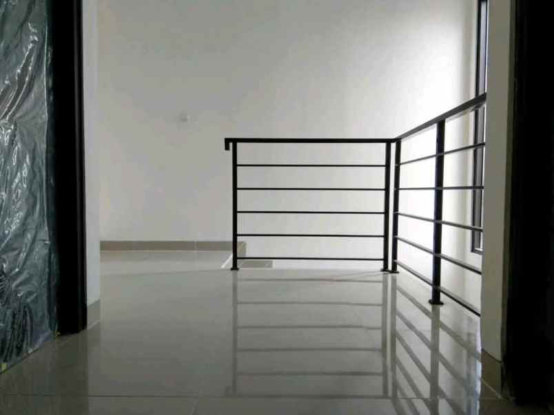 rumah 2 lantai jatisampurna bekasi siap huni