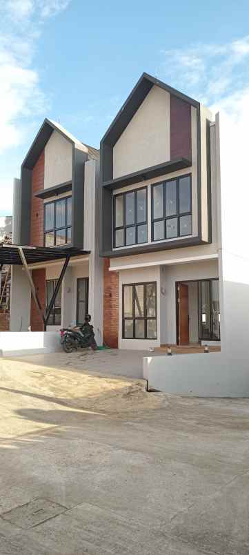 rumah 2 lantai minimalis dekat graha raya bintaro