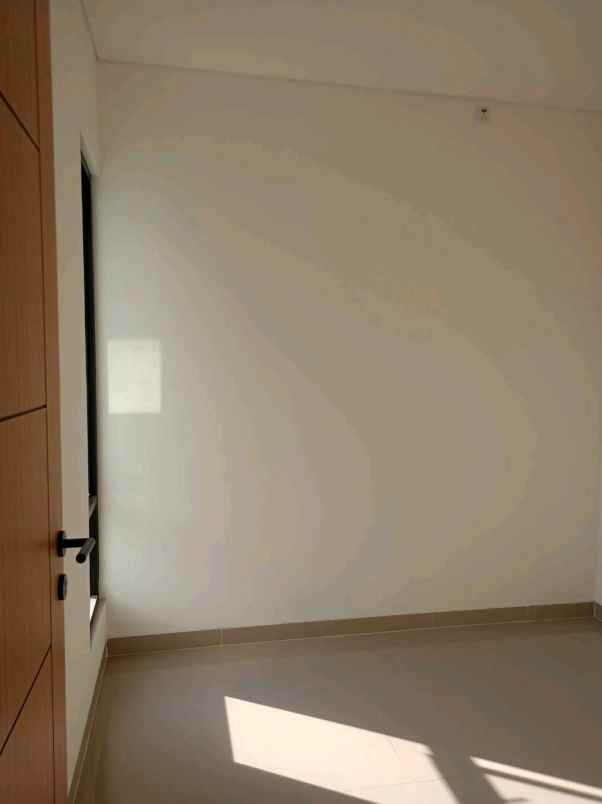 rumah 2 lantai selangkah ke universitas pamulang