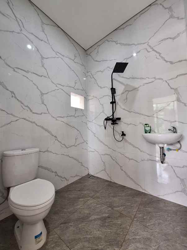 rumah 2 lantai sukmajaya depok 700 jutaan