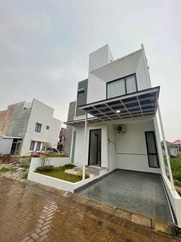 rumah 3 lantai dengan rooftop di tangerang