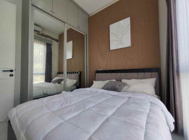 rumah 3 lantai dengan rooftop di tangerang