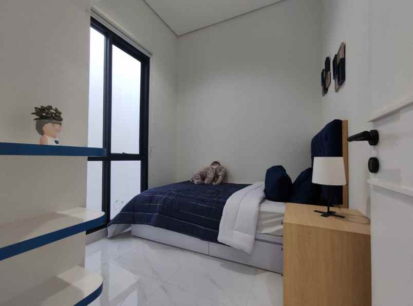 rumah 3 lantai dengan rooftop di tangerang