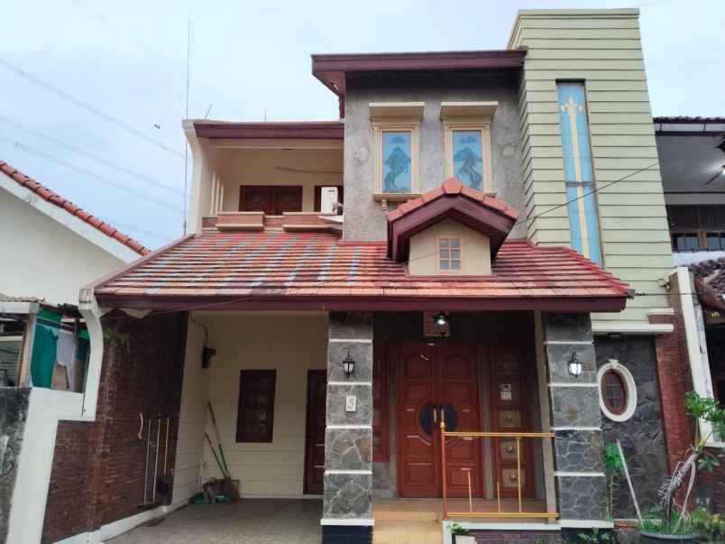 rumah artistik geboy manja di pondok bambu