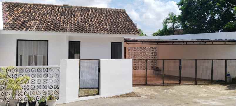 rumah bagus jogja cocok untuk homestay lt 213 m shm