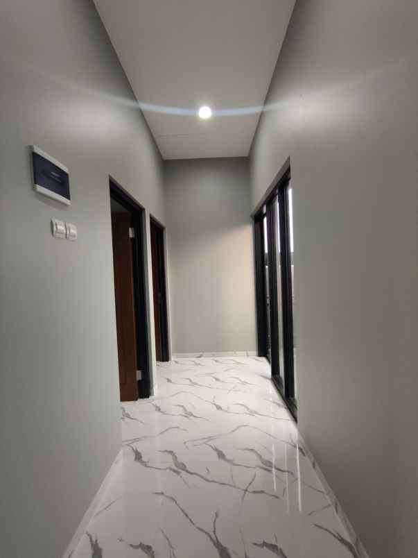 rumah baru dalam cluster lokasi strategis siap huni