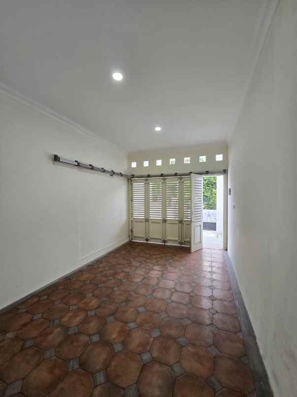 rumah baru design modern dalam komplek di duren sawit