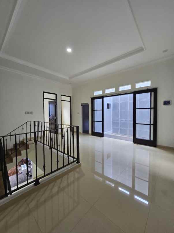 rumah baru design modern dalam komplek di duren sawit