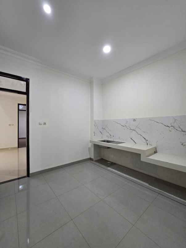 rumah baru design modern dalam komplek di duren sawit