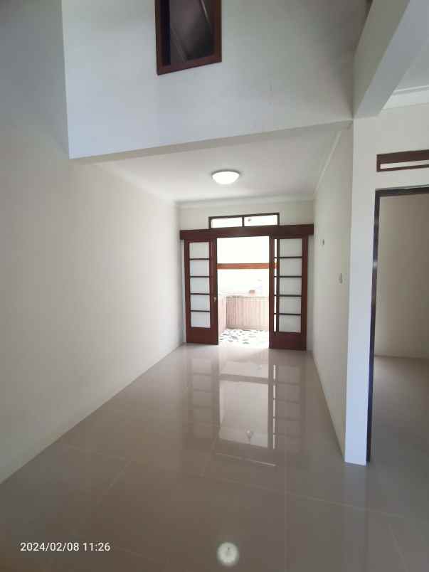 rumah baru keren di lembang dekat sespima polri