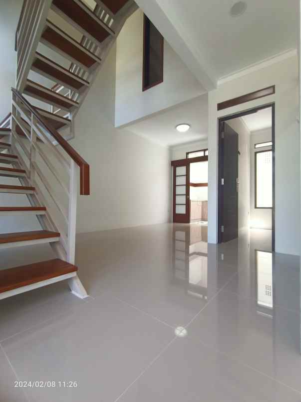 rumah baru keren di lembang dekat sespima polri