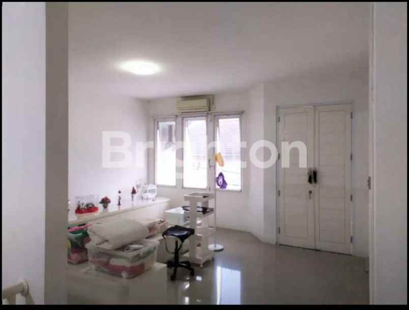 rumah cantik nginden row jalan 3 mobil