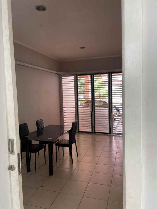 rumah dekat mall di cluster bluebell summarecon bekasi