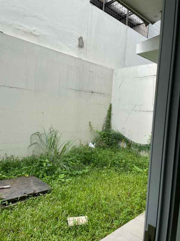 rumah dekat mall di cluster bluebell summarecon bekasi