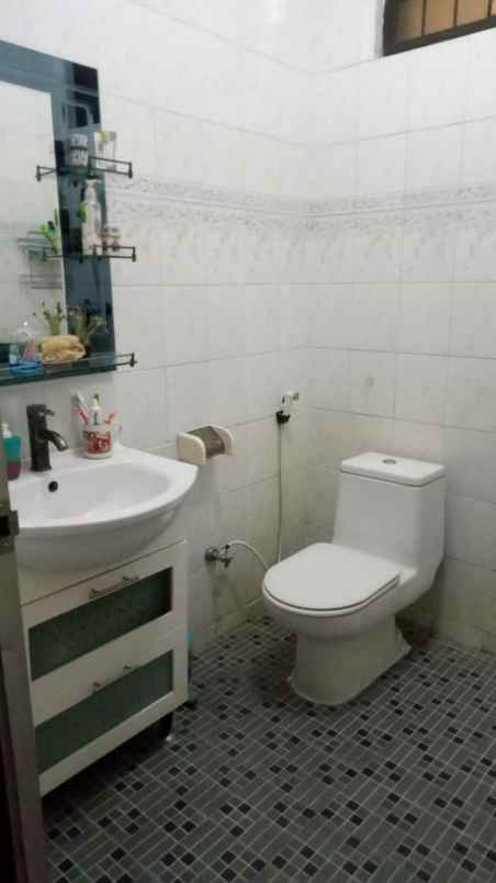 rumah dharmahusada indah strategis siap huni marmer