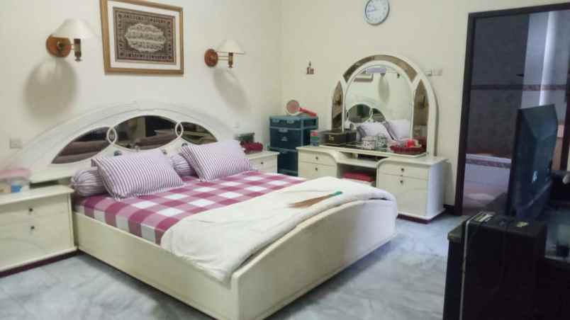 rumah dharmahusada indah strategis siap huni marmer