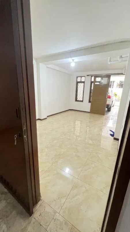 rumah dijual di komplek lokasi strategis kebon jeruk