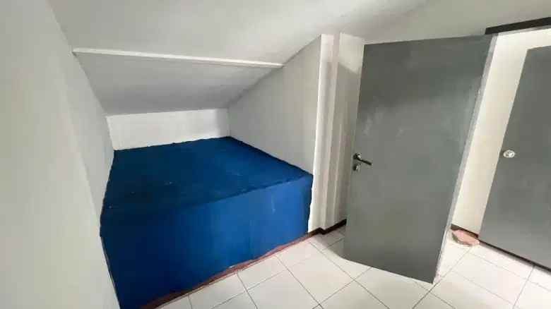 rumah dijual di komplek lokasi strategis kebon jeruk