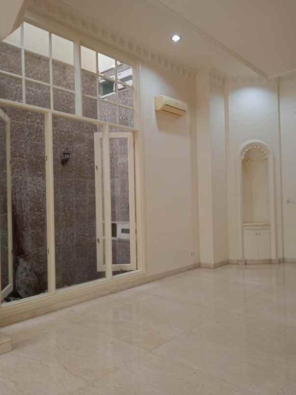 rumah disewakan di kemang