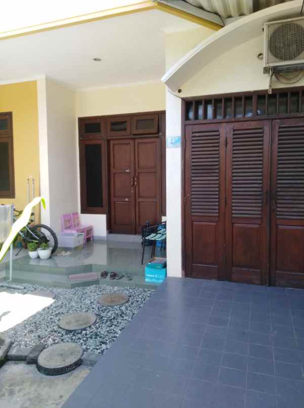 rumah dukuh kupang 2 lantai