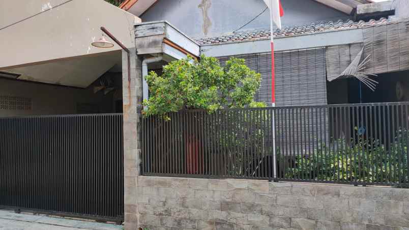 rumah halaman luas siap huni