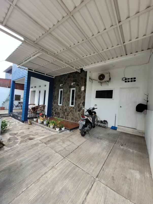 rumah hook pinggir jalan area pondok karya