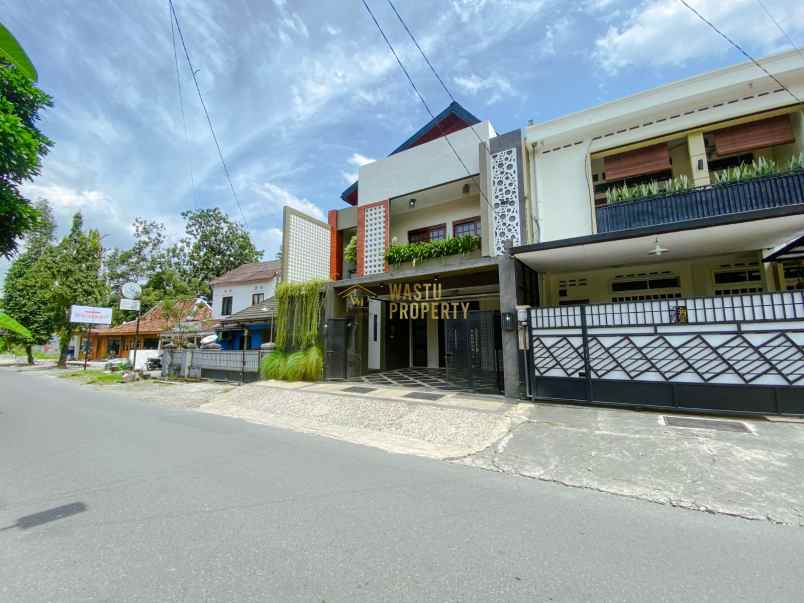 rumah keluarga luas elegan 5 kt 4 km lokasi premium