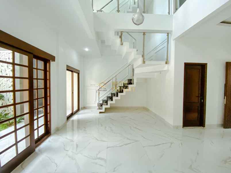 rumah keluarga luas elegan 5 kt 4 km lokasi premium