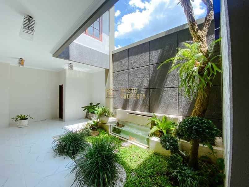 rumah keluarga luas elegan 5 kt 4 km lokasi premium