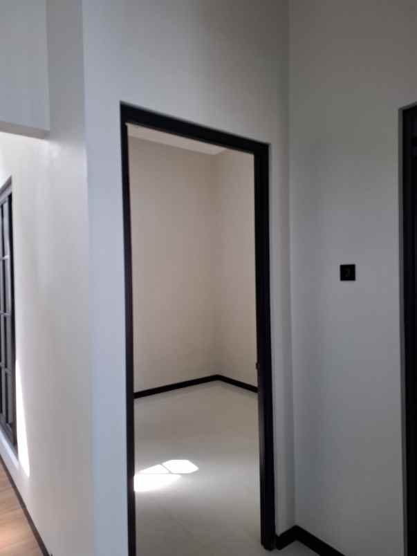 rumah klasik modern lokasi dekat exit tol malang