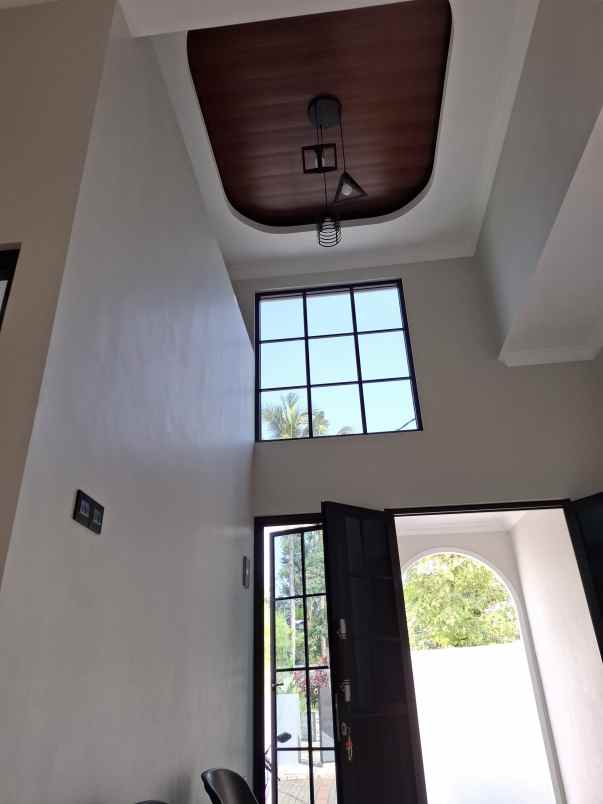 rumah klasik modern lokasi dekat exit tol malang