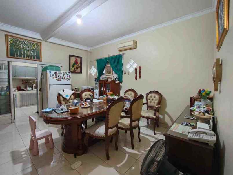 rumah kokoh dan terawat dalam perumahan di depok timur