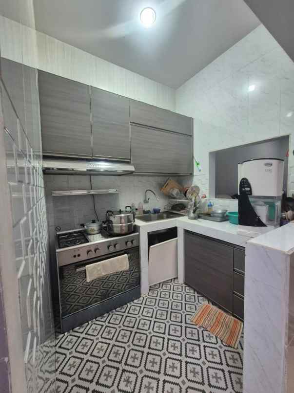 rumah komplek setiabudi ada taman depan full furnished