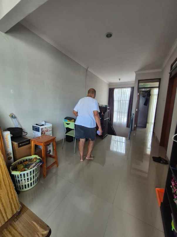 rumah komplek setiabudi ada taman depan full furnished