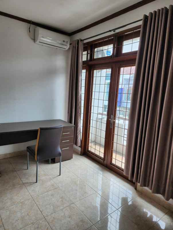 rumah kondisi terawat di daan mogot baru