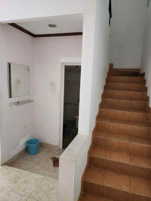 rumah kondisi terawat di daan mogot baru