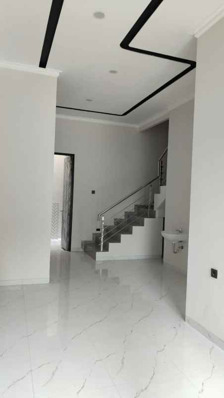 rumah kotak gress di jln utama manyar one gate sistem