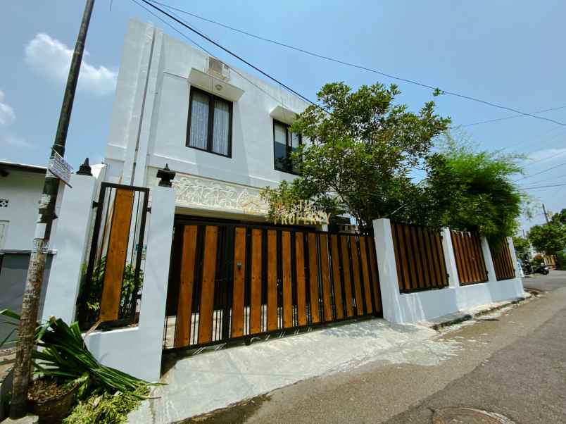 rumah mewah 2 lantai dekat pusat kota jogja shm