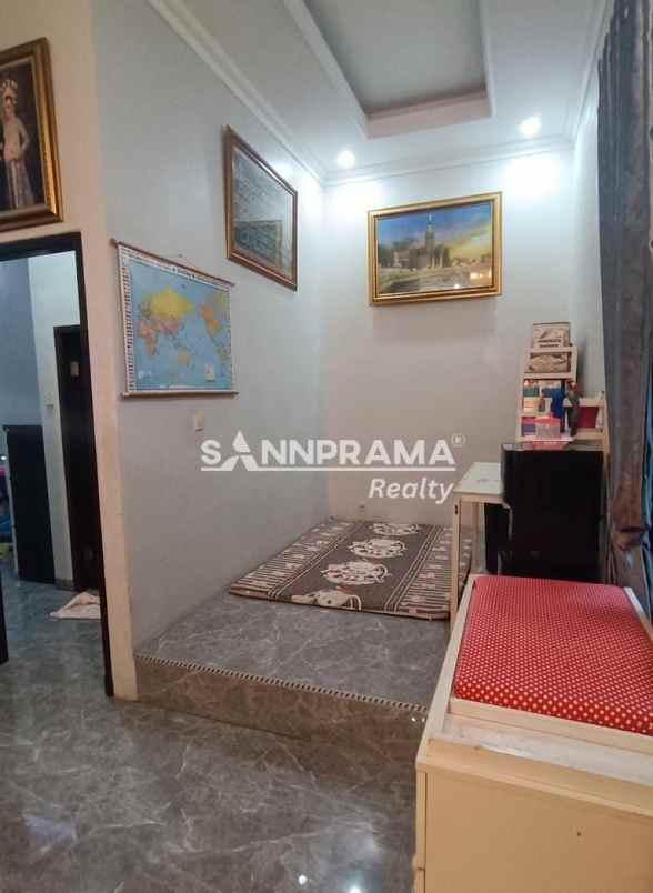 rumah mewah 2 lantai di kukusan depok