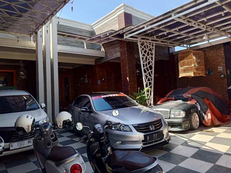 rumah mewah 2 lantai siap huni di probolinggo