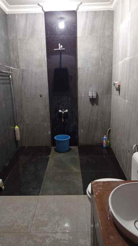rumah mewah 2 lantai siap huni di probolinggo
