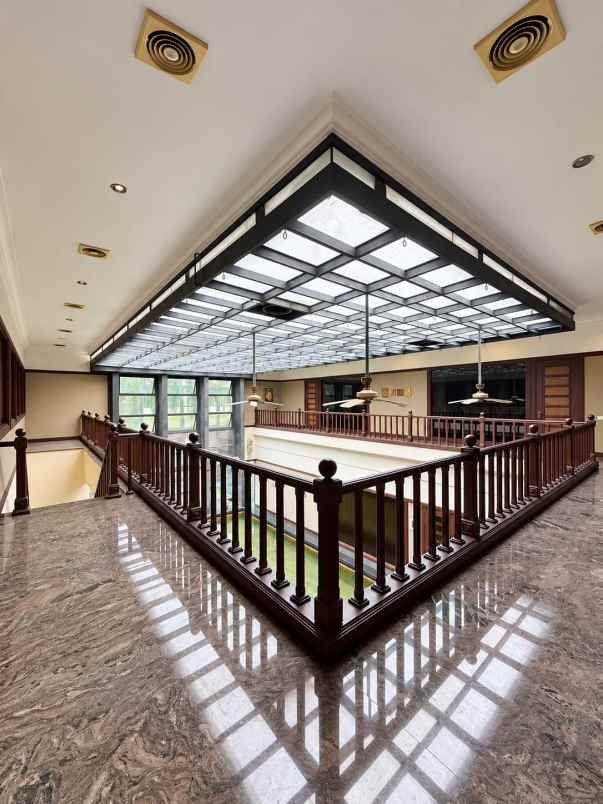 rumah mewah di kawasan elite dekat mega kuningan